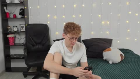 Snapshot of kirill_20_cm chatting on December 7, 1:51 pm Kirill and Andrey online show from December 7, 1:51 pm