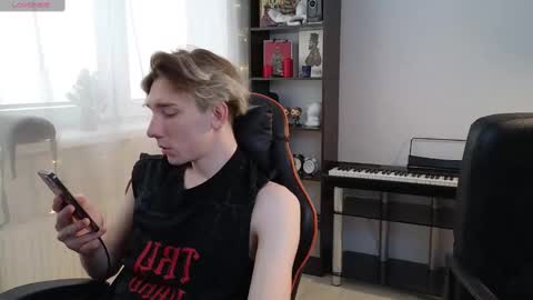 Snapshot of kirill_20_cm chatting on February 18, 9:54 am Kirill and Andrey online show from February 18, 9:54 am
