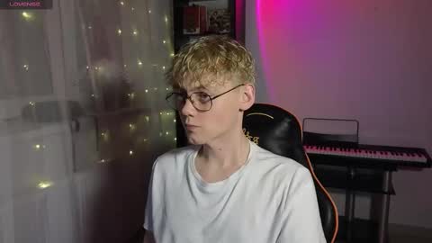 Snapshot of kirill_20_cm chatting on March 8, 4:58 pm Kirill and Andrey online show from March 8, 4:58 pm