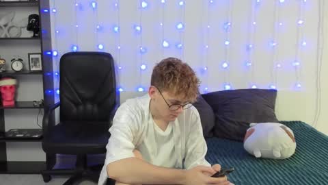 Snapshot of kirill_20_cm chatting on December 4, 5:55 pm Kirill and Andrey online show from December 4, 5:55 pm