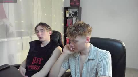 Snapshot of kirill_20_cm chatting on February 15, 1:22 am Kirill and Andrey online show from February 15, 1:22 am