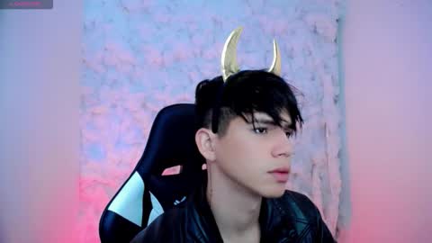 kiss_whitee online show from October 19, 4:21 pm