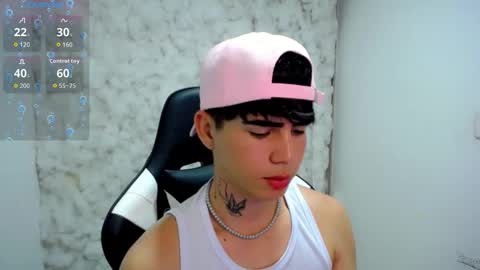 kiss_whitee online show from November 15, 2:57 am