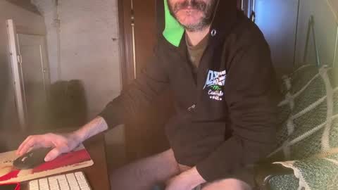 kissofbanned1983 online show from May 16, 9:39 am