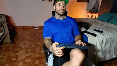 kite__ online show from April 18, 11:48 pm