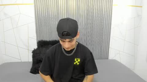 kitsune_44 online show from April 2, 7:22 pm