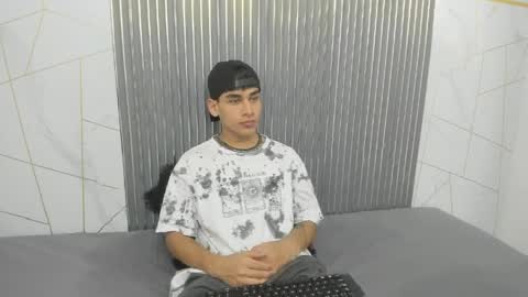 kitsune_44 online show from April 6, 7:25 pm