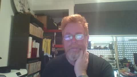 kiwi_boss61 online show from January 2, 12:45 am
