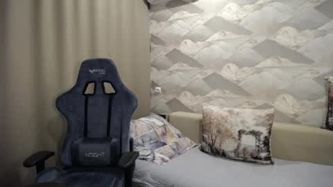 Snapshot of knight_5 chatting on October 18, 4:23 pm Carter. online show from October 18, 4:23 pm