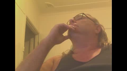 Snapshot of knobout chatting on December 17, 10:55 am knobout online show from December 17, 10:55 am