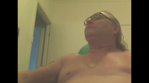 Snapshot of knobout chatting on March 10, 5:43 am knobout online show from March 10, 5:43 am