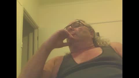 Snapshot of knobout chatting on December 15, 9:35 am knobout online show from December 15, 9:35 am