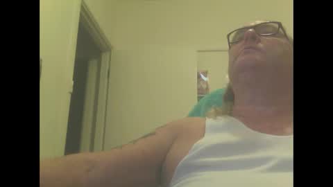 Snapshot of knobout chatting on January 8, 10:26 am knobout online show from January 8, 10:26 am