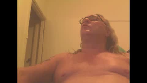 Snapshot of knobout chatting on January 1, 10:00 am knobout online show from January 1, 10:00 am