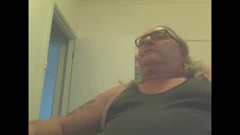 Snapshot of knobout chatting on March 8, 3:05 am knobout online show from March 8, 3:05 am