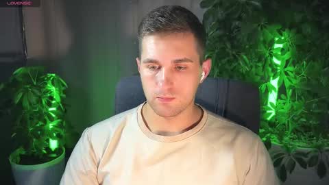 Snapshot of kochka25 chatting on February 21, 3:43 pm Sweet boy online show from February 21, 3:43 pm