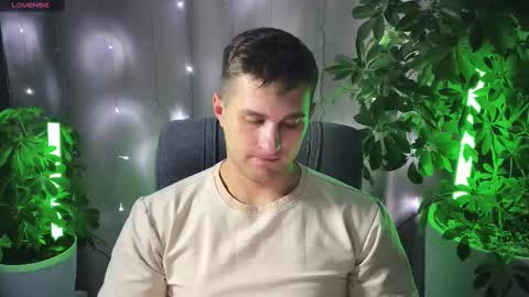 Snapshot of kochka25 chatting on February 20, 9:42 pm Sweet boy online show from February 20, 9:42 pm