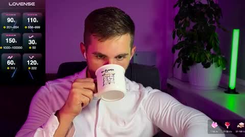 Snapshot of kochka25 chatting on October 13, 9:43 pm Sweet boy online show from October 13, 9:43 pm