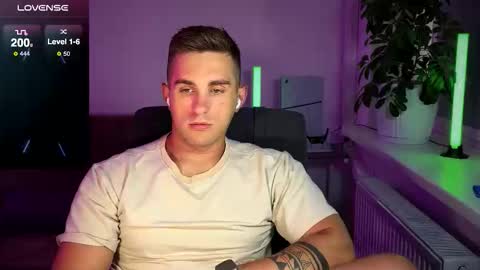Snapshot of kochka25 chatting on September 10, 1:43 pm Sweet boy online show from September 10, 1:43 pm