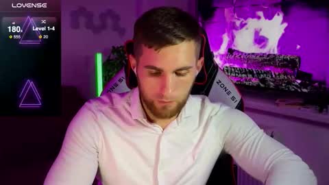 Snapshot of kochka25 chatting on October 31, 10:13 pm Sweet boy online show from October 31, 10:13 pm