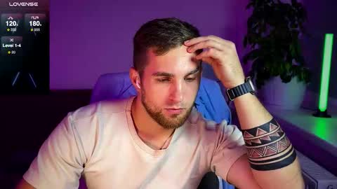 Snapshot of kochka25 chatting on October 19, 10:13 pm Sweet boy online show from October 19, 10:13 pm