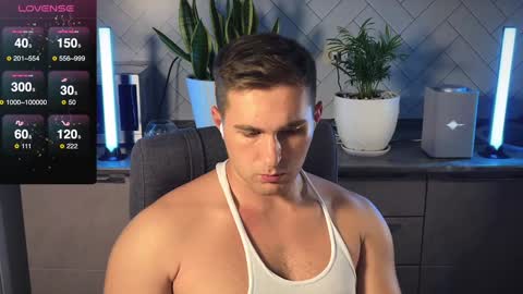 Snapshot of kochka25 chatting on December 16, 8:48 pm Sweet boy online show from December 16, 8:48 pm