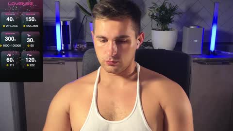 Snapshot of kochka25 chatting on December 17, 11:49 pm Sweet boy online show from December 17, 11:49 pm