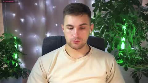 Snapshot of kochka25 chatting on February 13, 8:17 am Sweet boy online show from February 13, 8:17 am