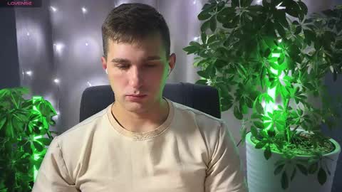 Snapshot of kochka25 chatting on February 22, 5:02 am Sweet boy online show from February 22, 5:02 am