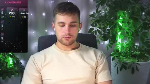 Snapshot of kochka25 chatting on February 15, 8:45 pm Sweet boy online show from February 15, 8:45 pm