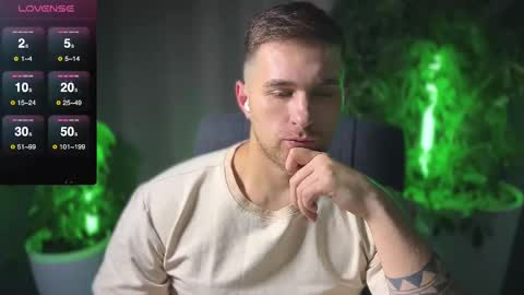 Snapshot of kochka25 chatting on February 27, 9:04 pm Sweet boy online show from February 27, 9:04 pm