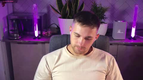 Snapshot of kochka25 chatting on December 30, 12:00 am Sweet boy online show from December 30, 12:00 am