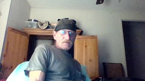 Snapshot of kodiakpm1 chatting on December 22, 3:55 am kodiakpm1 online show from December 22, 3:55 am