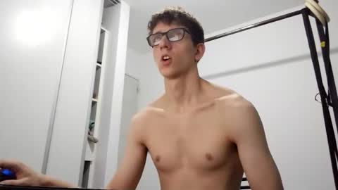 Facu online show from March 6, 1:02 am