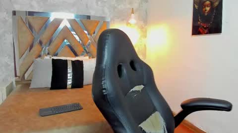 Snapshot of kraven_lust chatting on October 9, 4:17 am Kraven online show from October 9, 4:17 am