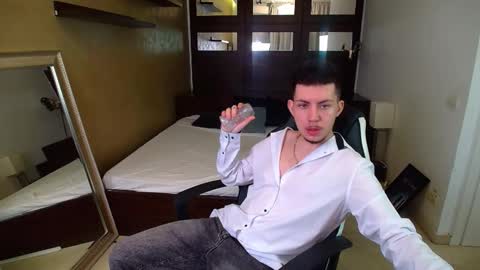 KrewVaughn online show from March 20, 5:55 am