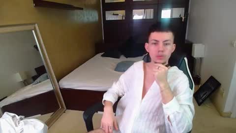 KrewVaughn online show from March 18, 7:11 am