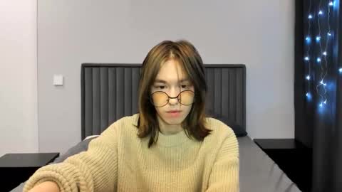 krisfemboy online show from January 7, 3:28 pm