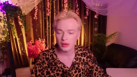 Kristen online show from February 6, 5:10 pm