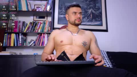 Snapshot of kroy_wood chatting on January 23, 1:24 pm Kroy Wood online show from January 23, 1:24 pm