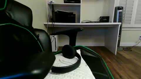 Snapshot of kt12369 chatting on February 4, 7:40 am Kevin online show from February 4, 7:40 am