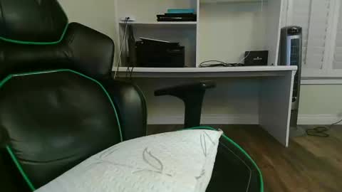 Snapshot of kt12369 chatting on February 9, 7:38 am Kevin online show from February 9, 7:38 am