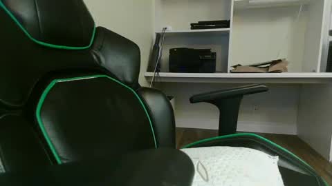 Snapshot of kt12369 chatting on December 8, 7:37 am Kevin online show from December 8, 7:37 am