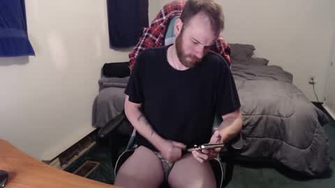 Snapshot of kuggy570 chatting on February 12, 12:37 am Kuggy online show from February 12, 12:37 am