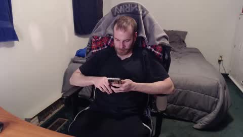 Snapshot of kuggy570 chatting on January 20, 12:25 am Kuggy online show from January 20, 12:25 am