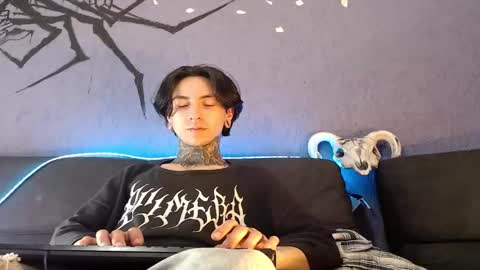 Snapshot of kuregari_xs chatting on October 10, 6:18 am kuregari_xs online show from October 10, 6:18 am