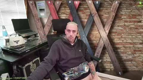 Snapshot of kuruptxxx chatting on January 18, 5:37 pm kuruptxxx online show from January 18, 5:37 pm