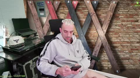 Snapshot of kuruptxxx chatting on January 17, 10:38 pm kuruptxxx online show from January 17, 10:38 pm