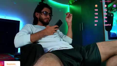 kuzzcoo online show from February 24, 12:39 pm