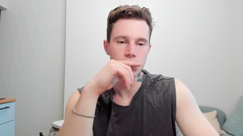 Snapshot of kyle_4u chatting on December 23, 5:28 am Kyle online show from December 23, 5:28 am
